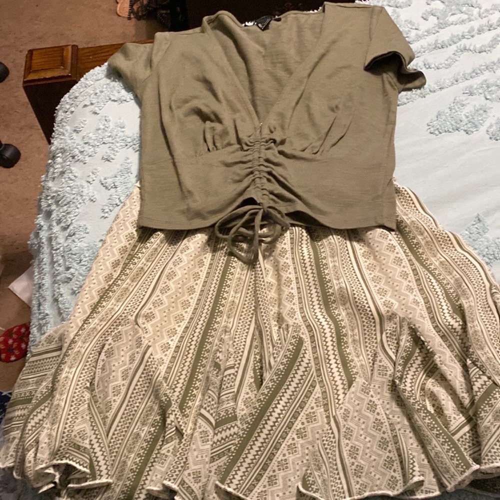 Forever 21. Top S. Skirt XS. Brand never. Never worn.